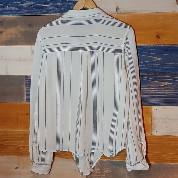 Altar'd State Linen Top M white and blue stripe - Picture 4 of 7